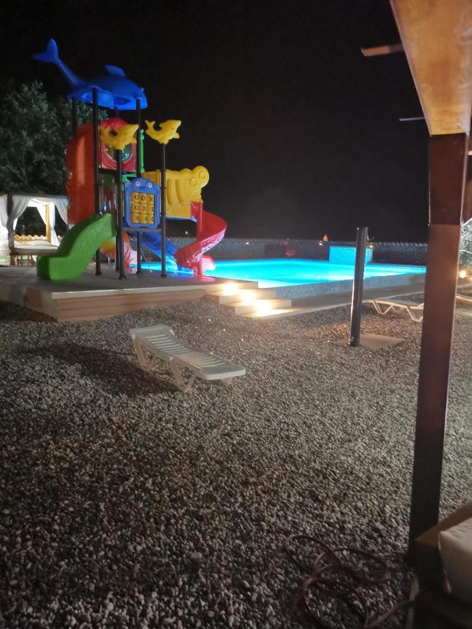 Large Camper In The Olive Grove Hotel Banjole Bagian luar foto