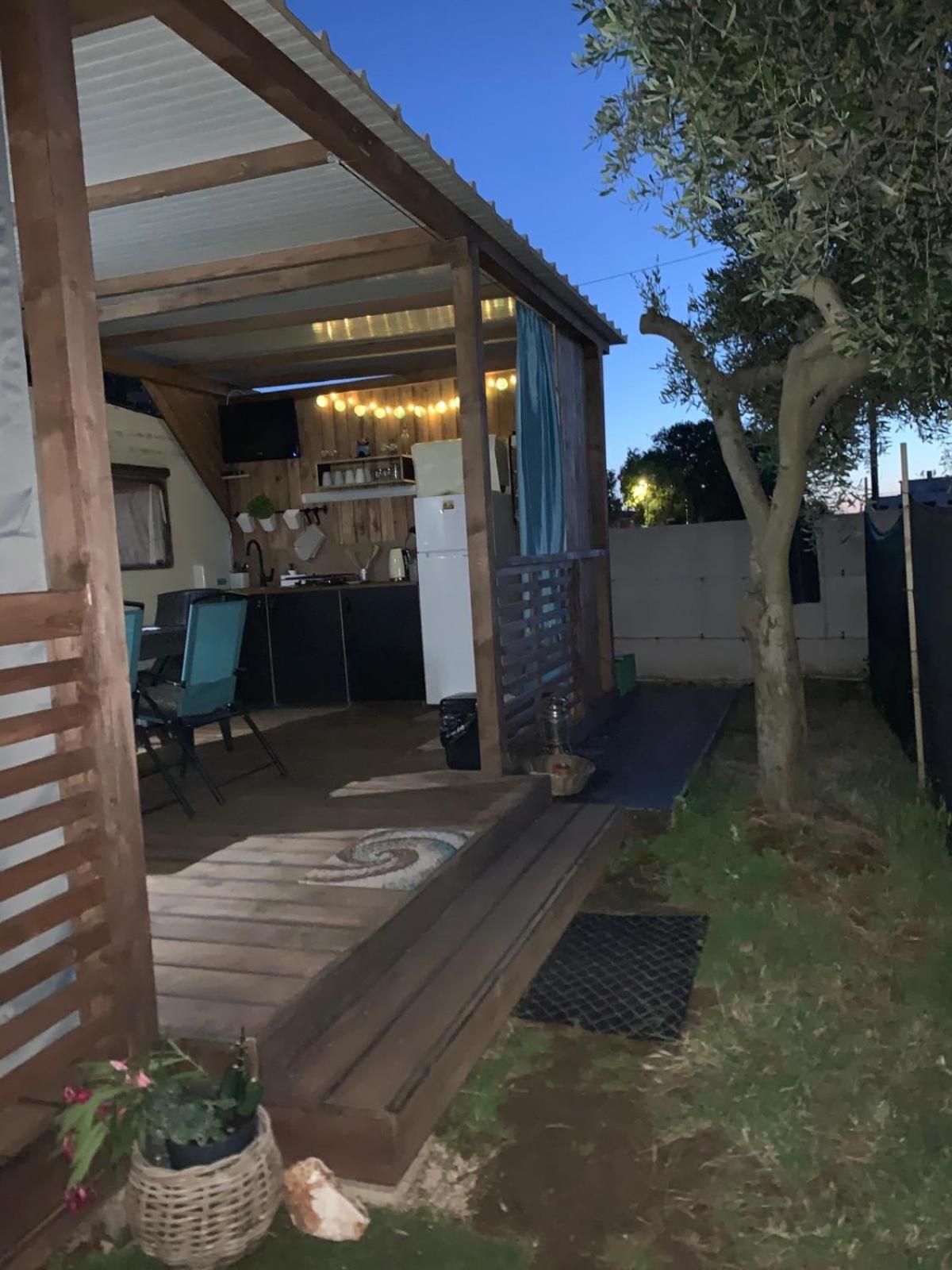 Large Camper In The Olive Grove Hotel Banjole Bagian luar foto